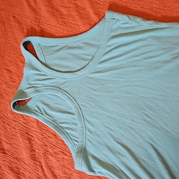 Old navy active racer back tank - Picture 4 of 6